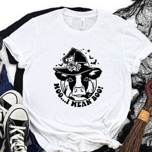 Moo I Mean Boo Funny Cow Halloween Pun Graphic Cute Unisex T-Shirt